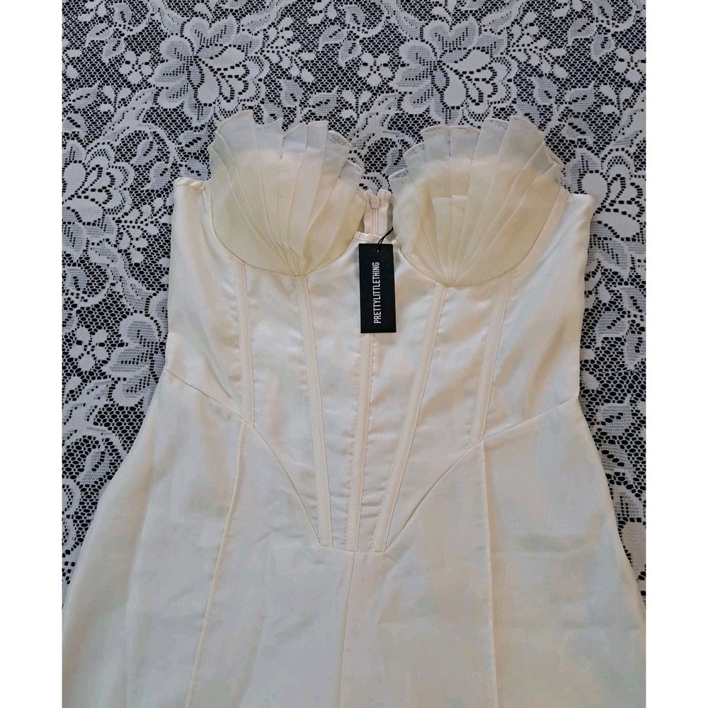 PrettyLittleThing Jumpsuit Size 6 Cream Satin Bandeau Corset Coquette Zip NWT - Picture 4 of 9